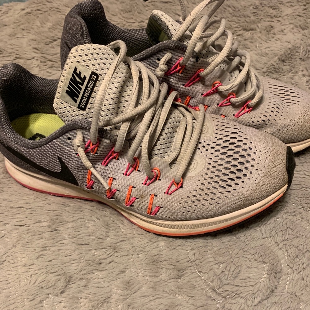 Nike tennis shoes - Picture 3 of 4